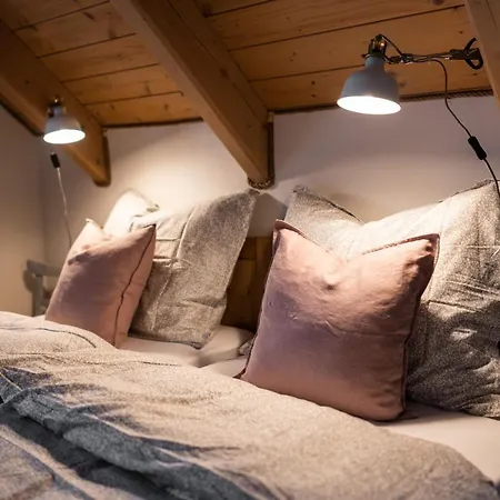 V Poli Guest house